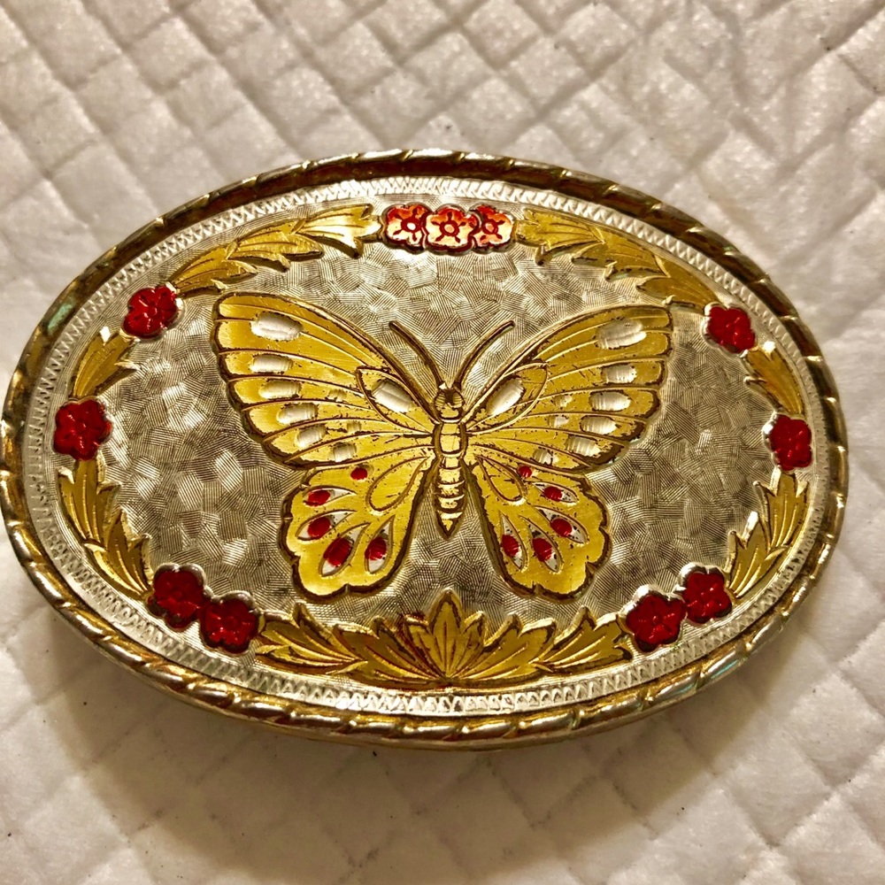 Beautiful ladies oval Western style belt buckle